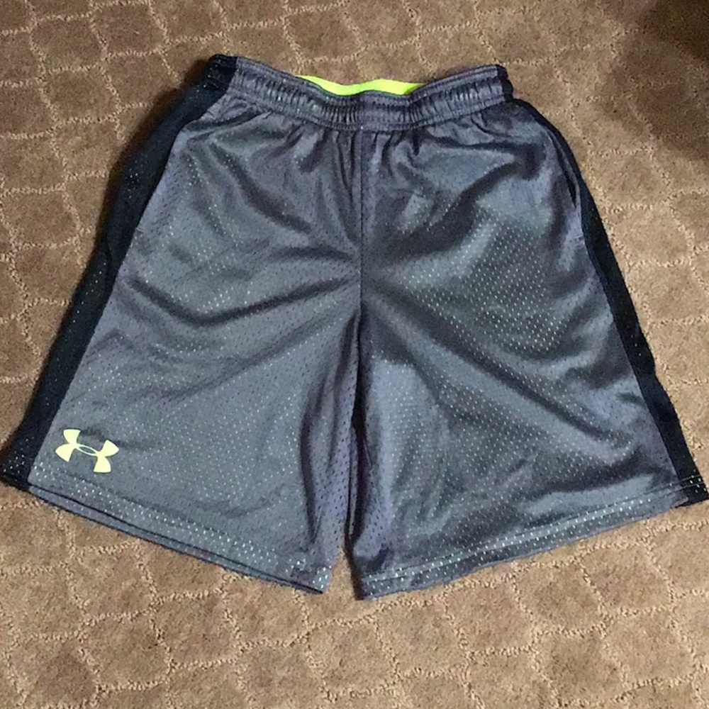 UNDER ARMOUR ATHLETIC SHORTS